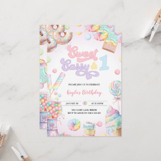 Convites Doce Sassy e Um Pastel Candy Primeiro Aniversário