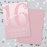 Convites Doce Sessenta e rosa 16º aniversário<br><div class="desc">Doce 16 Convites de aniversário. Celebrar fazer dezesseis em estilo com esta design chic e moderna. O plano de fundo apresenta uma rosa claro macia que desaparece em um gradiente cor-de-rosa para um efeito de sonho. Um "16" cor-de-rosa grande pega o palco central com um script branco manuscrito "Doce" colocado...</div>
