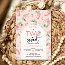 Dois aniversários de criança de morango doce