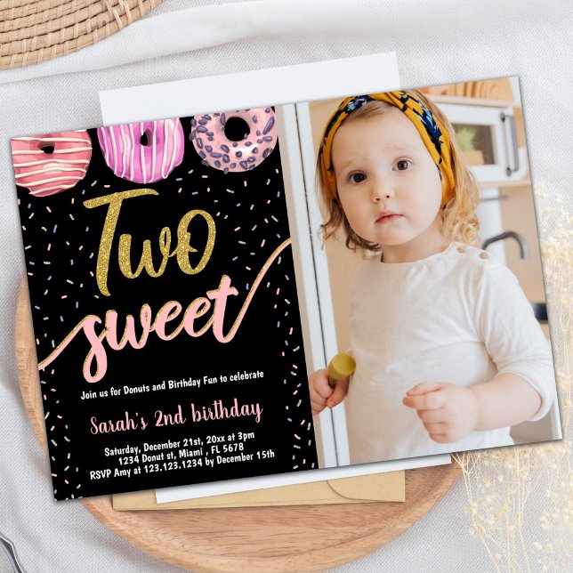 Convites Dois Bons e Dourados Aniversário da Rosquinha de F (Two Sweet Gold Black Photo Donut Birthday Invitation)