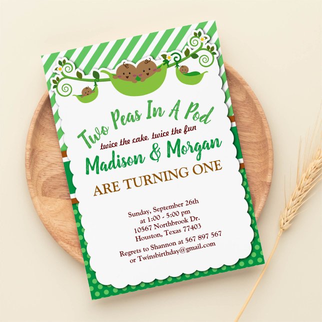 Convites Dois Ervilhas Em Um Aniversário Do Pod Gêmeos (Criador carregado)