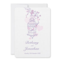 Dois pássaros cor-de-rosa abrem corações de pássar