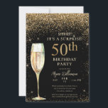 Convites Dourada brilhante preto Surpresa 50ª Festa de aniv<br><div class="desc">Este elegante design apresenta um fundo preto,  brilho dourado,  vidro de champanhe e letra de script personalizada. Que bela maneira de convidar seus convidados para esta ocasião especial.</div>