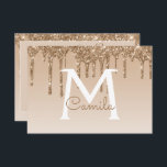 Convites Dourada Glitter Quinceanera Salve a Data<br><div class="desc">Dourado Sparkle e Coletor de Glitter Quinceanera Celebration Nome Monograma e Salvar Inicialmente o Convite de aniversário de Data. Este convite é perfeito para o Dourado Sparkle Glitter Quinceanera Party,  que está a tentar celebrar no Dourado.</div>