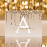 Convites Dourada Glitter Sweet 16 Salvar a Data<br><div class="desc">Dourado Sparkle e gotejando o Glitter Doce Dezesseis Monogramas e Salve Inicialmente o Convite de aniversário de Data. Este convite é perfeito para a Dourada Festa de aniversário Sparkle Glitter Sweet 16 que está a tentar celebrar no Dourado.</div>