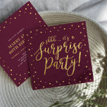 Convites Dourado e Borgonha | Surpresa 60.a Festa de aniver<br><div class="desc">Celebre seu dia especial com este modelo na moda moderno convite de aniversário surpresa. Este design apresenta caligrafia texturizada de ouro cônico e confete em um fundo vermelho burgundy. Você pode personalizar o texto para qualquer aniversário ou evento. (21rua,  30,  40º,  50º,  60º,  70,  80,  90,  100º)</div>