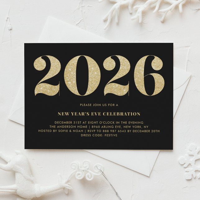 Convites Dourado Glitter Black 2024 Partido da Véspera do A (Customizable 2026 New Year's Eve party invitation featuring faux gold glitter on black background.)