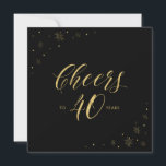 Convites Dourado & Preto | Festa de Aniversário de 40 anos<br><div class="desc">Vamos celebrar seu dia especial com este convite de aniversário de 40 anos elegante. Este design apresenta tipografia dourada chique "Brindes aos 40 anos" e gráficos dourados brilhantes em um fundo preto. Se você está procurando um convite quadrado simples e chique para uma festa de aniversário com tema preto e...</div>