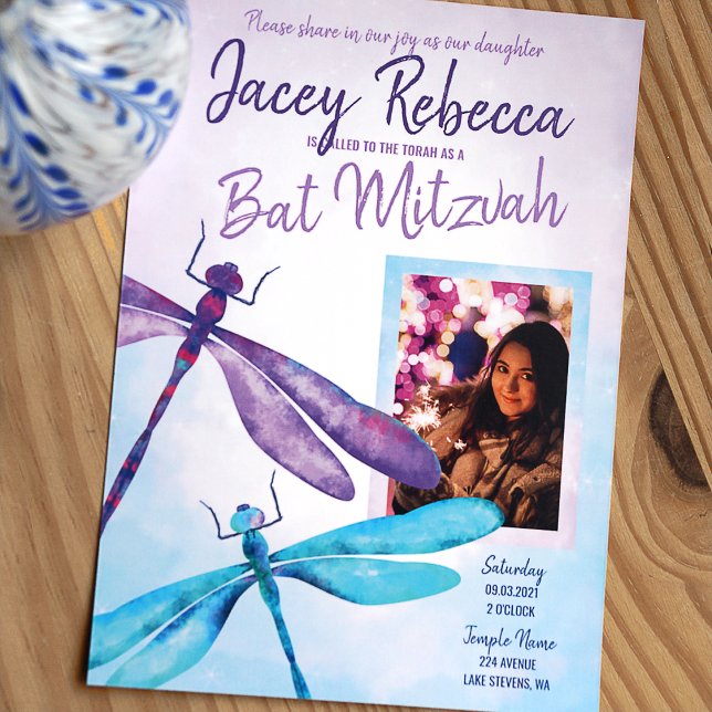 Convites Dragonfly roxa e turquesa Bat Mitzvah (Purple and turquoise whimsical dragonflies bat mitzvah invitation with photo)