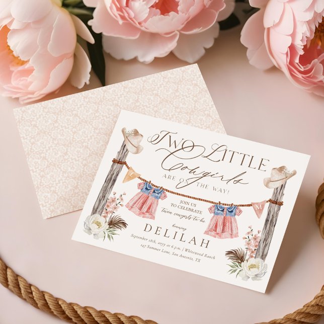 Convites Duas Pequenas Garotas Estão no Caminho do Chá de f (Two Little Cowgirls Are on The Way Baby Shower Invitation)