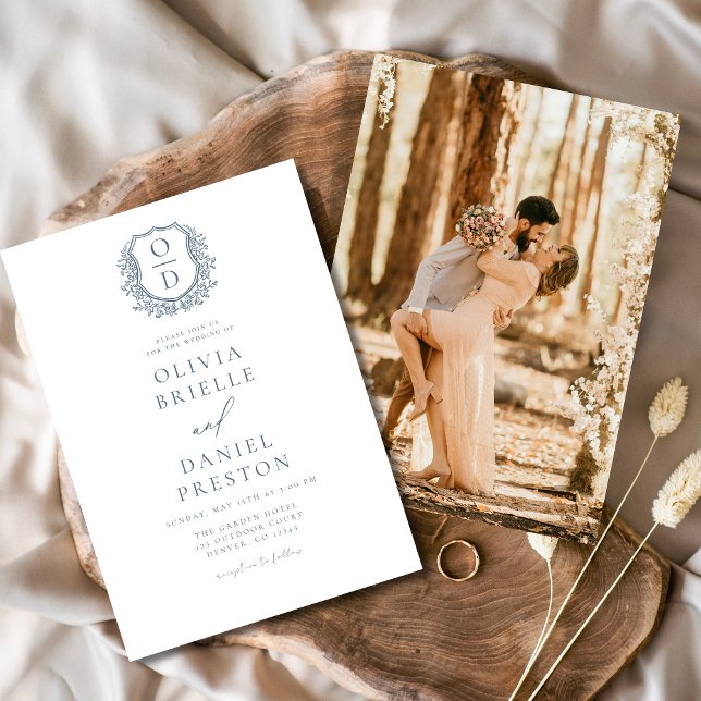 Convites Dusty Blue Floral Crest Monograma Casamento Elegan (Criador carregado)