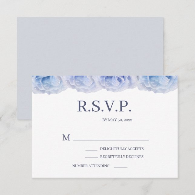 Convites Dusty Blue Rosas Brancos Elegante Floral RSVP (Frente/Verso)