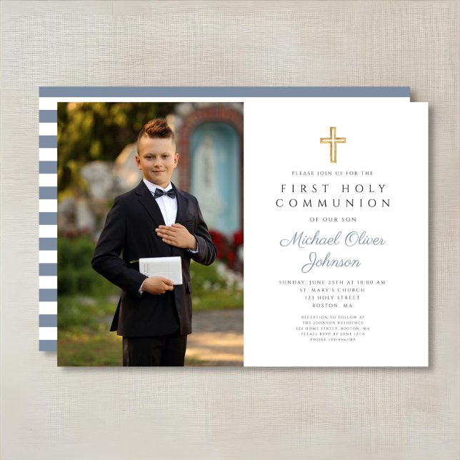 Convites Dusty Blue Stripes Cross Boy Foto Primeira Comunhã (Dusty Blue Stripes Cross Boy Photo First Communion Invitation)