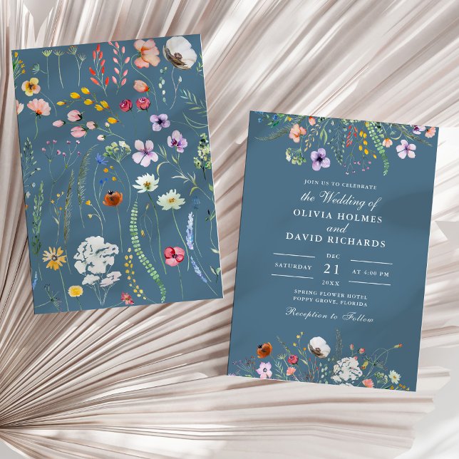 Convites Dusty Blue Watercolor Wildflower Meadow Casamento (Dusty Blue Watercolor Wildflower Meadow Wedding Invitation on a sunny neutral dry palm leaf.)