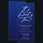 Convites É um Elegante Simples do aniversário de 40 anos do<br><div class="desc">É o Convite Elegante Simples de Convite Elegante para 4ª Festa de aniversário do Partido, 40º Quarenta, com um design minimalista com o texto "It's Party Time!" na tipografia moderna do roteiro de caligrafia branca e personalizado abaixo com seu texto personalizado. O estilo e a cor da fonte de texto...</div>