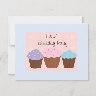 Convites É uma festa de aniversário com cupcakes