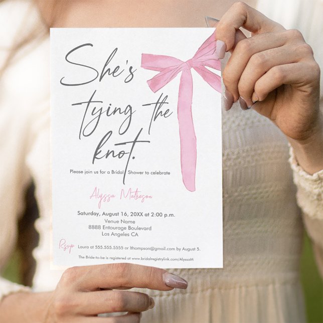 Convites Ela é Casando de Arco rosa. (She's tying the knot script bridal shower invitation template with pink bow.)