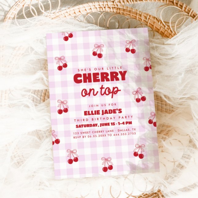Convites Ela é Nossa Cereja no Topo de Gingham Rosa de Aniv (Criador carregado)