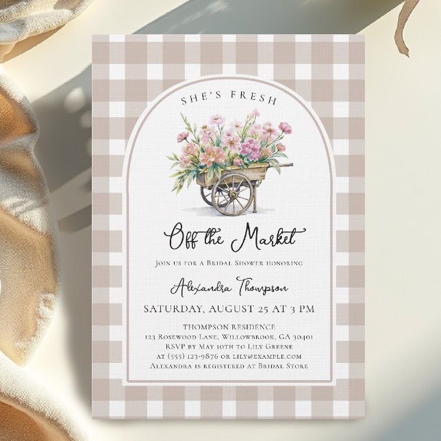 Convites Ela está fora do carrinho de compras Gingham Chá d (shes fresh off the market bridal shower theme flower cart floral elegant rustic pretty calligraphy)