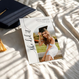 Convites Ela Fez A Graduação De Script Vertical Por Arco De