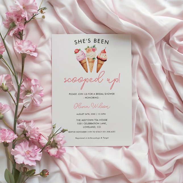 Convites Ela foi cortada - Chá de panela Sorvete (She's Been Scooped Up – Ice Cream Bridal Shower Invitation with Pink & Purple Floral Brunch Theme)