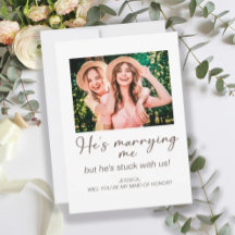 Ele está casando comigo preso com a nossa foto de