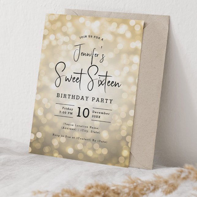 Convites Elegant Bokeh Lights Modern Script Sweet 16 Dourad (Elegant Bokeh Lights Modern Script Sweet 16 Gold Invitation)
