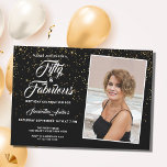 Convites Elegante 50 e Fabulosa Foto Dourada brilhante Pret<br><div class="desc">Convide a família e os amigos para a 50ª festa de aniversário com este convite elegante e na moda. Ele apresenta brilho dourado em fundo preto e tipografia na moda branca. você pode facilmente substituir a foto por uma de suas e personalizar os detalhes.</div>