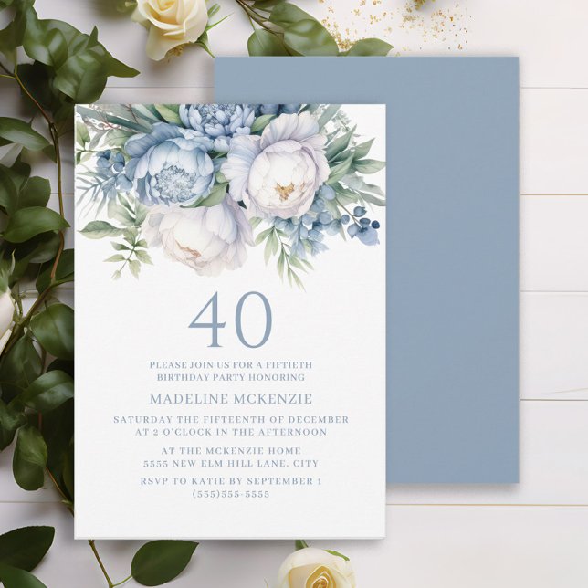 Convites Elegante Azul-aniversário de 40 anos Floral Branco (Dusty blue and white watercolor floral 40th birthday party invitation for women.)