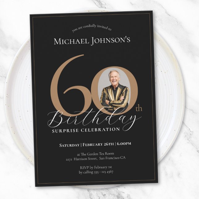 Convites Elegante Black Dourado Photo Surprise 60th Birthda (Elegant Black Gold Photo Surprise 60th Birthday Invitation)