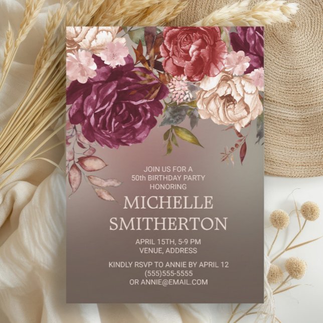 Convites Elegante Brown Burgundy Ivory Floral 50º Aniversár (Burgundy and cream floral on brown fall-colored 50th birthday party invitation)