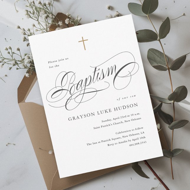 Convites Elegante Caligrafia em Script Preto e Branco Batis (Elegant black and white calligraphy and simple gold cross baptism invitation.)