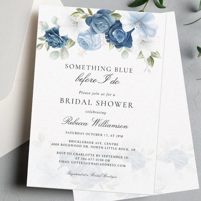 Convites Elegante de chá de panela Azul com Sangue (Bridal Shower Script Dusty Blue Floral Invitation)