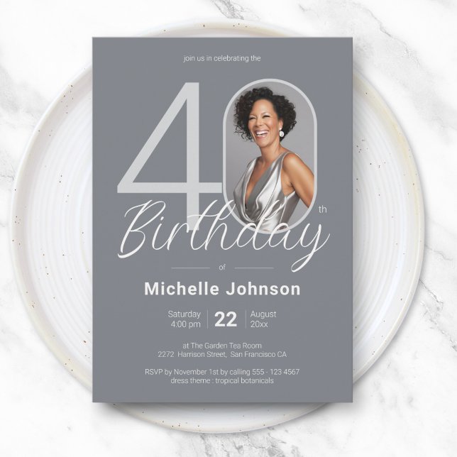 Convites Elegante Fotografia Personalizada Prata Branco 40º (Elegant Custom Photo White Silver 40th Birthday Invitation)