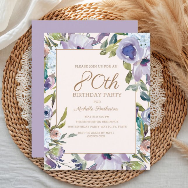 Convites Elegante Lilac Purple Floral 80 Aniversário (Purple watercolor floral 80th birthday party invitation)