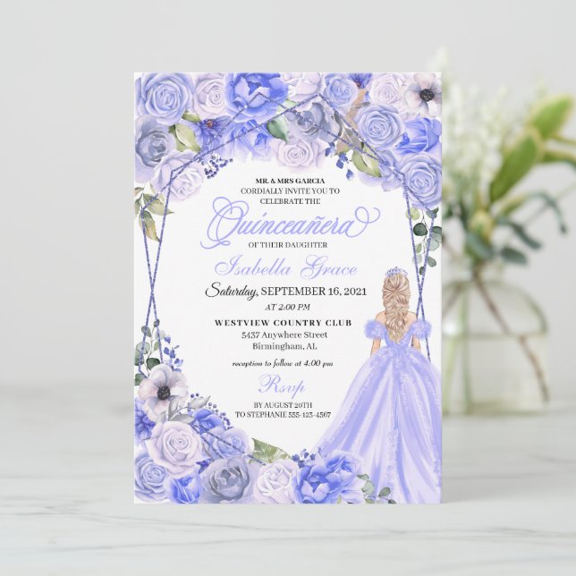 Convites Elegante Periwinkle Blue Floral Quinceanera (Em pé/Frente)