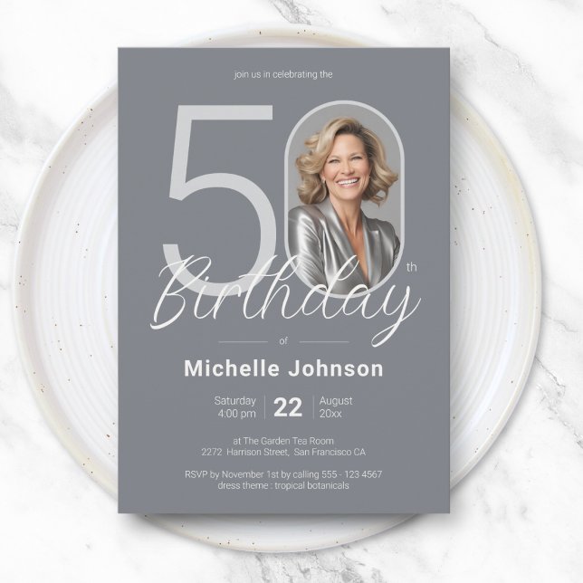 Convites Elegante Personalizado Foto Branco Prata 50º Anive (Elegant Custom Photo White Silver 50th Birthday Invitation)