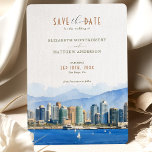 Convites Elegante San Diego, California Save-the-Date<br><div class="desc">Anuncie o seu próximo casamento com este sofisticado convite "Salve-a-Data" com o espetacular horizonte de San Diego, Califórnia. O cartão mostra uma bela ilustração aquática da paisagem vibrante da cidade de San Diego, colocada contra o pano de fundo do sereno oceano Pacífico e das montanhas majestosas. O texto é apresentado...</div>