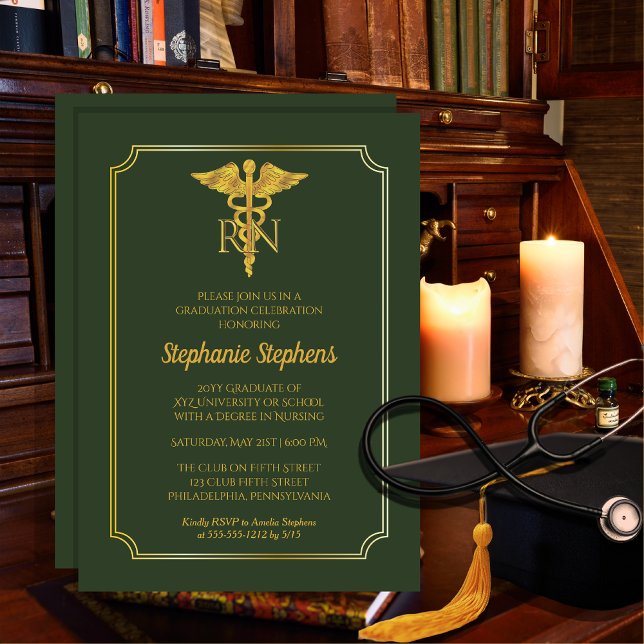 Convites Elegante Verde | Enfermeiro Dourado RN Festa de fo (Elegant Green | Gold Tone Nurse "RN" NonPhoto Graduation Announcement | Party Invitation  Print Digi)
