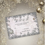 Convites Elegante Winter Snow Silver Christmas Weding RSVP<br><div class="desc">Marque seus calendários para uma união mágica de inverno com nosso convite RSVP de Casamento de Natal Elegante da Neve Inverno. Este convite de RSVP, do tipo um, é lançado com um design original e único capturando a essência de um casamento no inverno brilhante. A charmosa mistura de decorações de...</div>