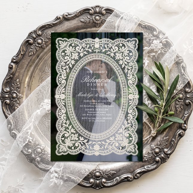 Convites Ensaio de Jantar com Foto em Moldura de Renda Flor (Vintage Floral Lace Frame Photo Rehearsal Dinner Invitation)