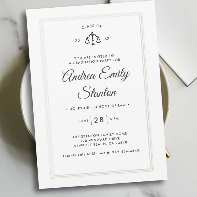 Convites Escalas de Formatação da Faculdade de Direito do L (law school graduation party invitation scales of justice black white embossed frame elegant template)