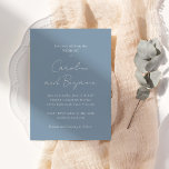 Convites Escrita Chic Dusty Blue, Minúscula Elegante<br><div class="desc">Este belo convite de casamento apresenta texto totalmente editável e um elegante fundo azul empoeirado.</div>