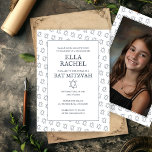 Convites Estrela do Bar do David B'nai Bat Mitzvah Foto Per<br><div class="desc">Cartão perfeito para anunciar um bar mitzvah, bat mitzvah ou outra celebração judaica! Mão fez arte para você! TOTALMENTE PERSONALIZÁVEL! Clique em "Personalizar" acima para editar o texto e adicionar sua própria foto ao verso. Clique em "editar usando a ferramenta design" para ajustar as fontes, as cores e os posicionamentos...</div>