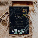 Convites Eucalyptus Dourado Calliografia Blue Surprise Part<br><div class="desc">Este convite de festas de surpresa azul para a caligrafia de ouro eucalipto é perfeito para um simples aniversário,  aposentadoria ou qualquer festa surpresa. Este design artístico apresenta folhagem verde de ouro,  feita à mão,  floral e aquarela,  de eucalipto em fundo azul escuro,  bem arrumada numa elegante moldura geométrica.</div>