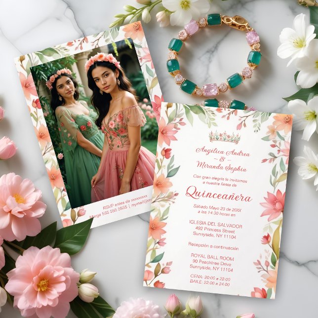 Convites Exquisite Botanical Frame Quinceañera Twins Photo (Spanish Exquisite Spring Botanical Frame Quinceañera Twins Photo Invitations Cards with Tiara)