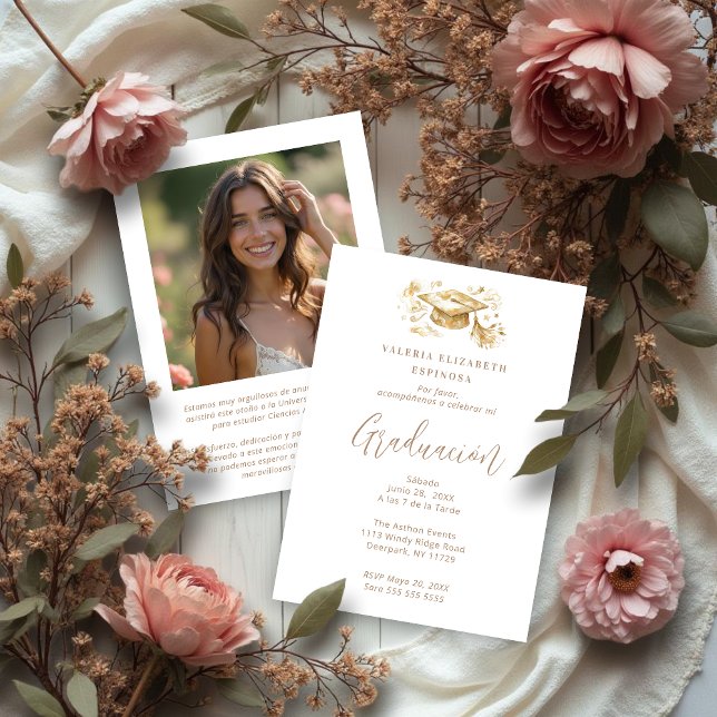 Convites Exquisite Graduate Cap in Beige Tones Graduation (Exquisite Graduate Cap in Beige Tones Graduation Invitation Card Design in Spanish with Back Photo. )