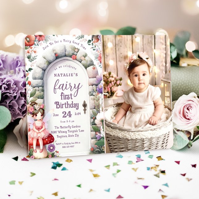 Convites Fada Fada Encantada Foto de Primeiro Aniversário (Fairy First Birthday Photo Invitation with Brown Hair Fairy Girl and Enchanted Fairy Doorway.)