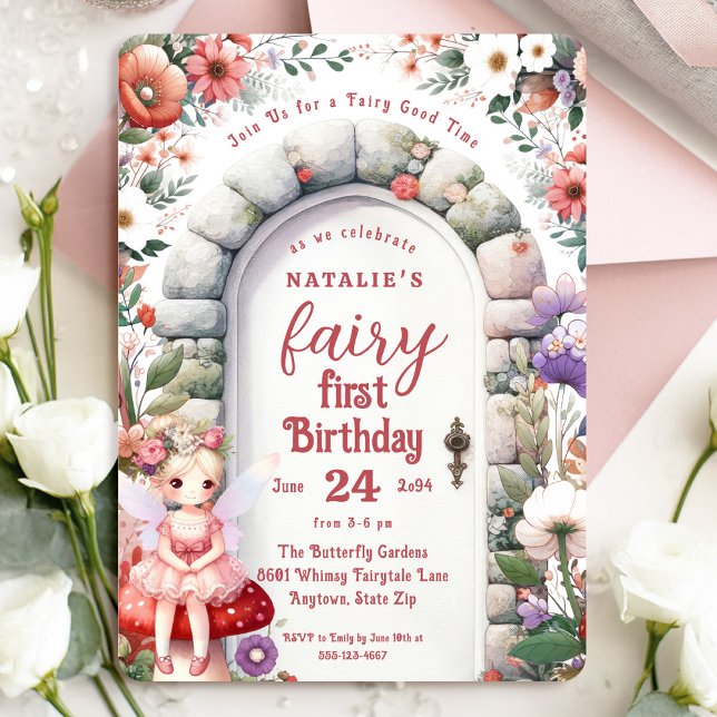 Convites Fada Lourada, Porta Fada Loura, Primeira Festa de  (Fairy First Birthday Invitation with Blonde Fairy Girl and Enchanted Garden Doorway.)