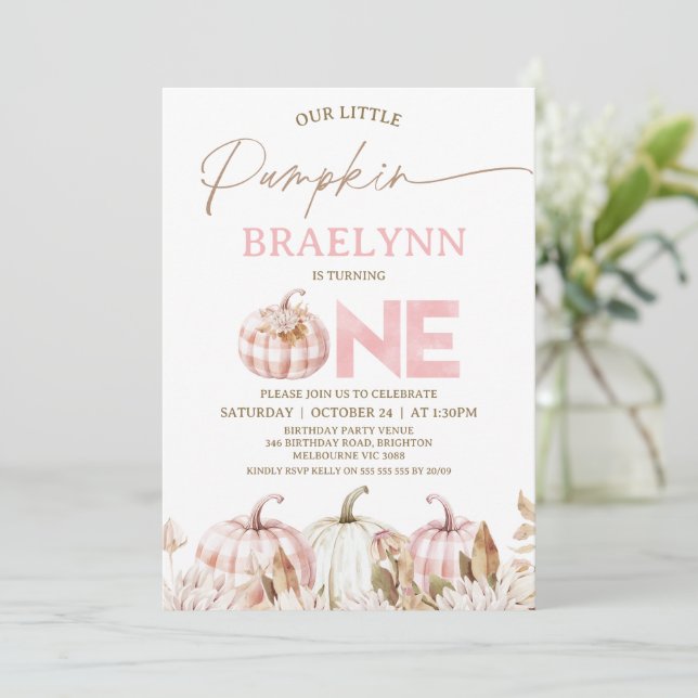 Convites Fall Pink Girls Plaid Pumpkin First Birthday (Em pé/Frente)